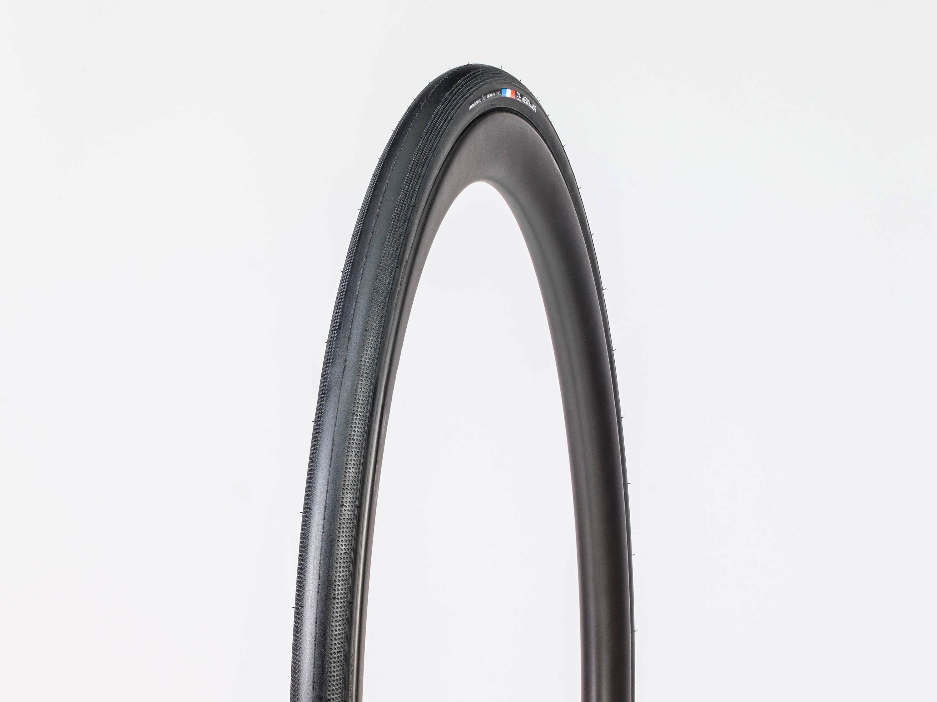Bontrager R3 Hard-Case Lite 700x28c TLR Tire – Trek Bicycle Stores