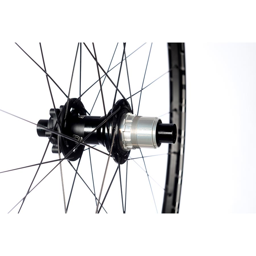 Stans No Tubes Podium SRD Wheel Rear 29'' / 622 Holes: 28 12mm TA 148mm Disc IS 6-bolt Shimano Micro Spline