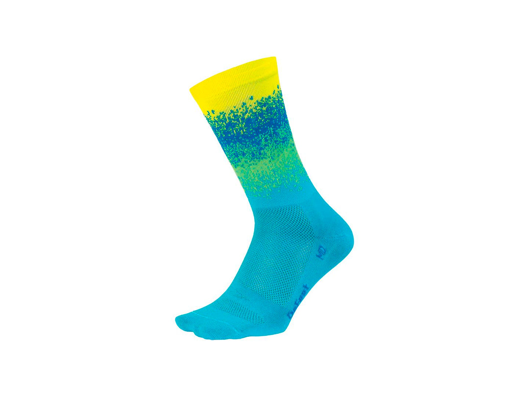https://media.trekbikes.com/image/upload/DeFeetAireator6OmbreSocks-45636-B-Primary.jpg