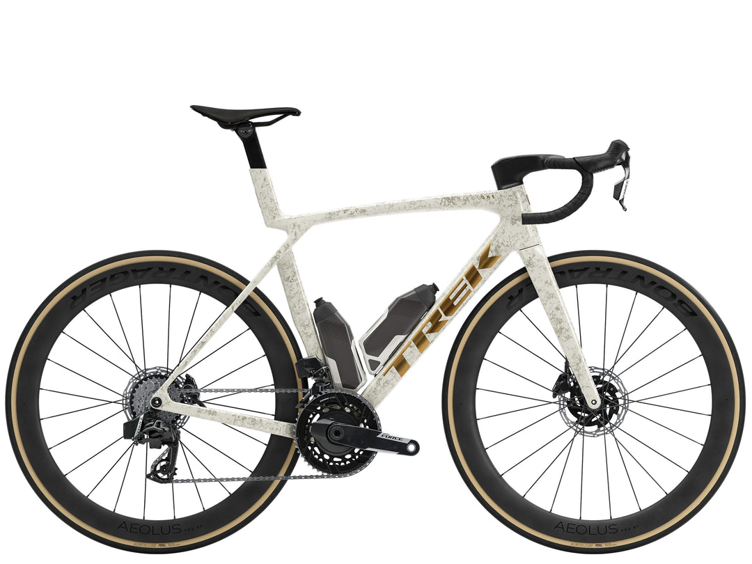 Madone SLR 7 AXS XL Era White/Supernova Marble